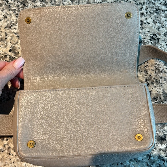 Auxiliary belt bag by Aritzia. - Picture 6 of 11